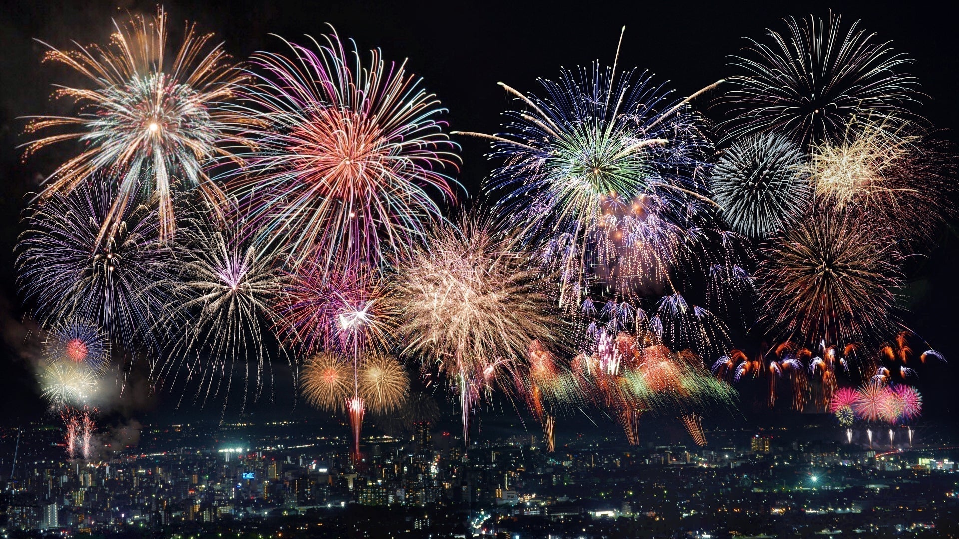 夏が始まった！花火の季節だ！ー九州の花火大会と花火の種類をご紹介ー